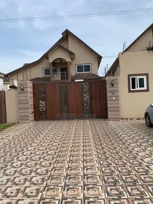 5 Bedroom Luxury House with Pool in East Legon