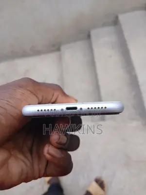 Apple iPhone XR 64GB White