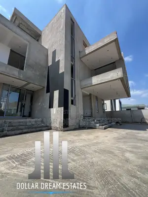 5 Bedroom House with Pool & Elevator in East Legon