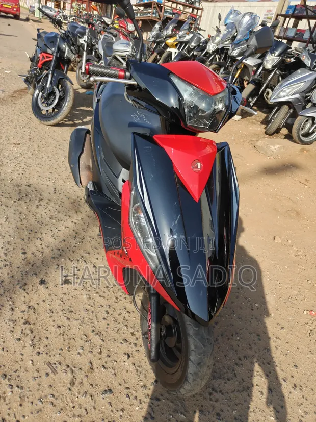 Custom Built Motorcycles Aeon OZ 125cc Scooter 2012 Black - 1