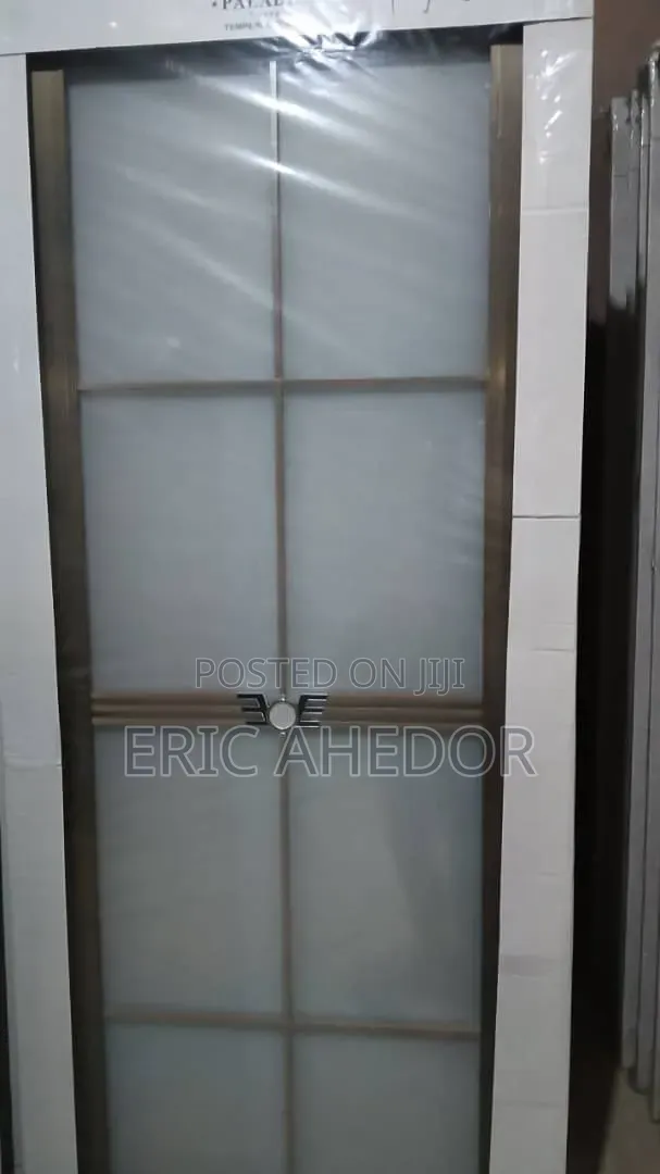 Low Cost Bathroom Glass Door and Accessories - 1