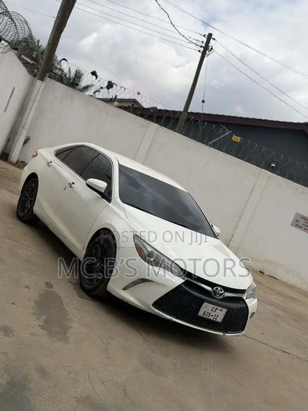 Toyota Camry 2016 White - 1