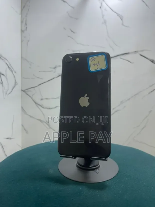 Apple iPhone SE 64GB Black - 1