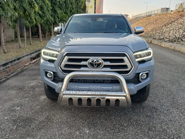 Toyota Tacoma 2020 Gray - 1