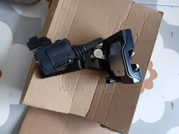 Ford Escape 2008 Boot Lock - 1
