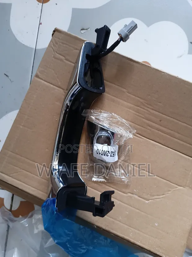 Hyundai Santa Fe Door Handle Sensor - 1