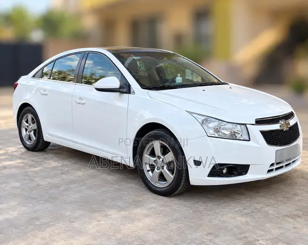Chevrolet Cruze 2011 White - 1