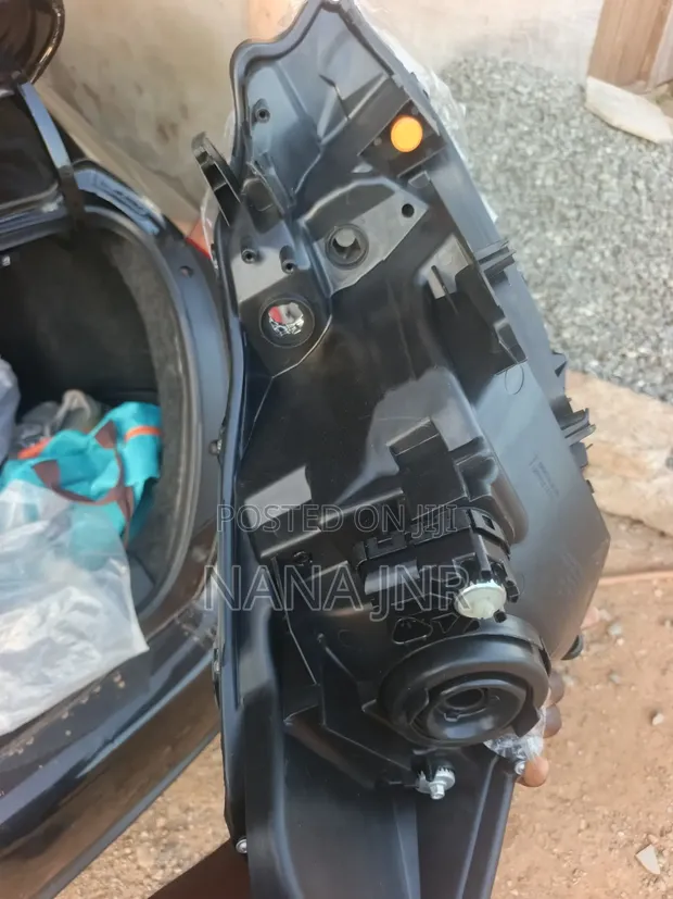 Toyota Vitz 2013-2016 Right Headlight - 1