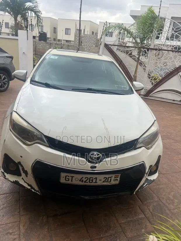 Toyota Corolla 2016 White - 1