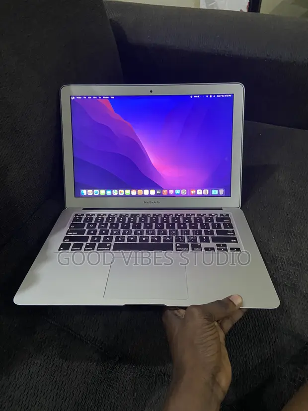 Apple MacBook Pro 2017 8GB Intel Core i5 128GB SSD - 1