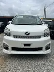 Toyota Voxy V 2WD 8-Seater 2011 White - 1