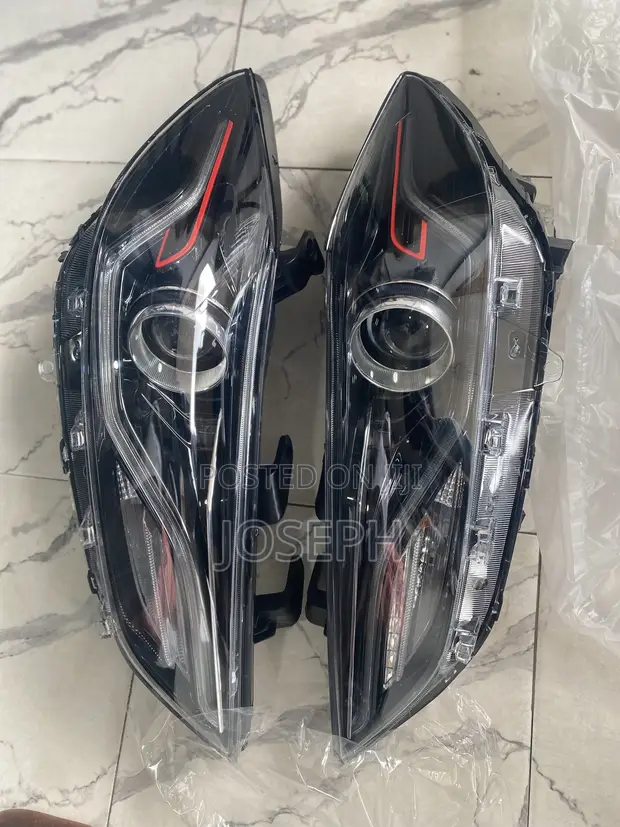 Hyundai Elantra 2017-2018 Headlights - 1