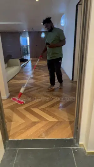 Wooden Floor Cleaning and Polishing