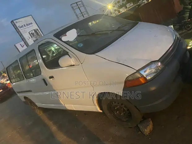 Toyota HiAce 2005 White - 1