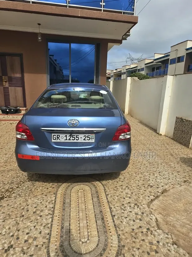 Toyota Belta 2012 Blue - 1