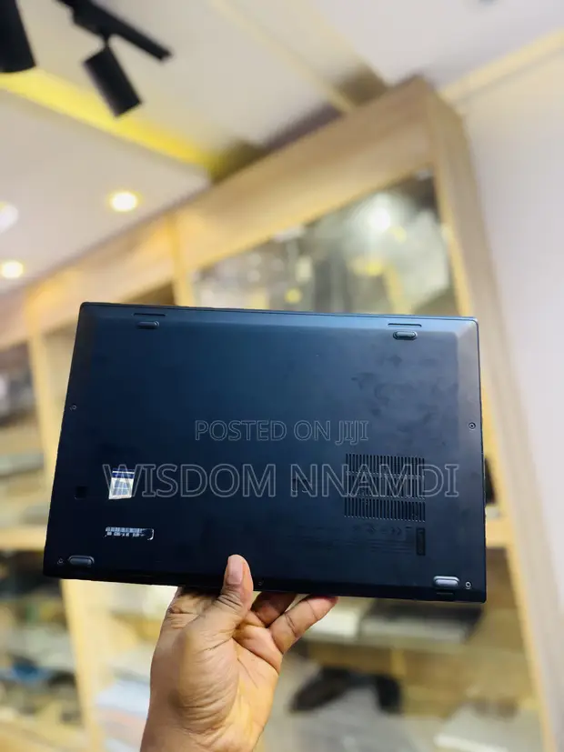 Lenovo ThinkPad X1 Carbon Gen 7 Laptop - 1