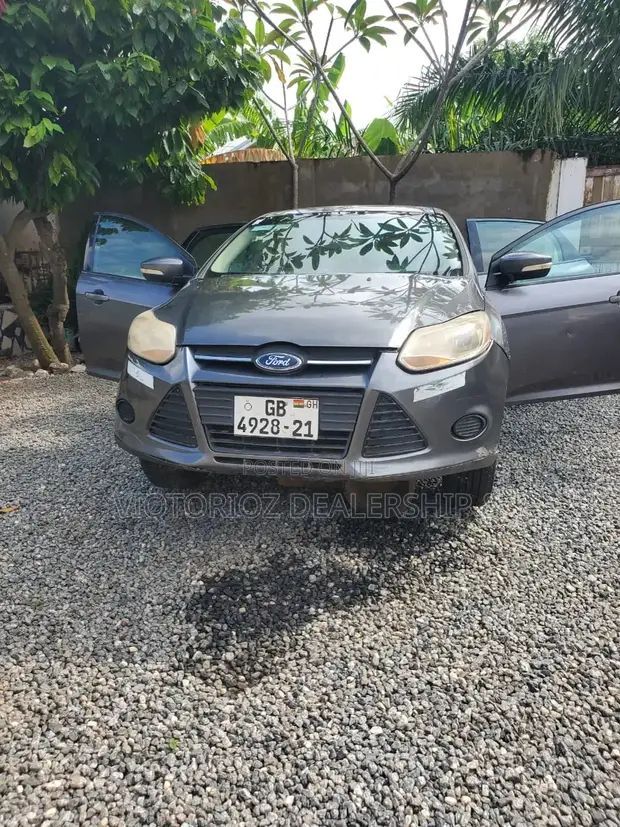 Ford Focus SE Sedan 2012 Gray - 1