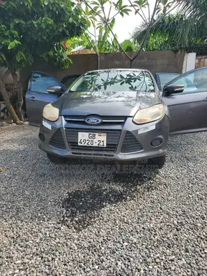 Ford Focus SE Sedan 2012 Gray