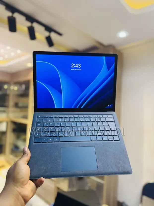 Microsoft Surface Laptop 2 - 8GB RAM, Intel Core i5, 256GB SSD - 1