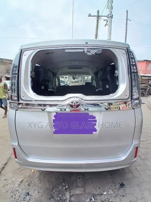 Toyota Voxy Windscreen/Windshield (2014-2017)