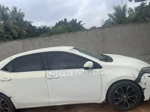 2016 Toyota Corolla LE Sedan - White - 1