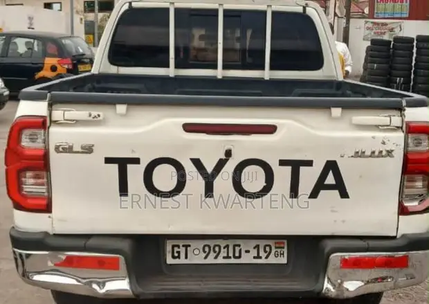 Toyota Hilux 2019 White - 1