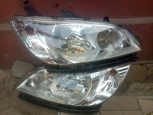 Honda Civic 2005 Headlight Pair - 1
