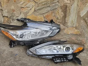 Nissan Altima Headlight 2018 (Used)