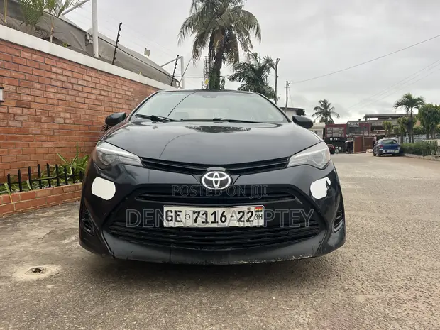Toyota Corolla 2017 Black - 1