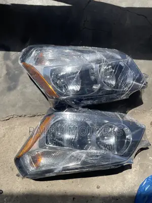 Pontiac Vibe 2009 Headlight Set