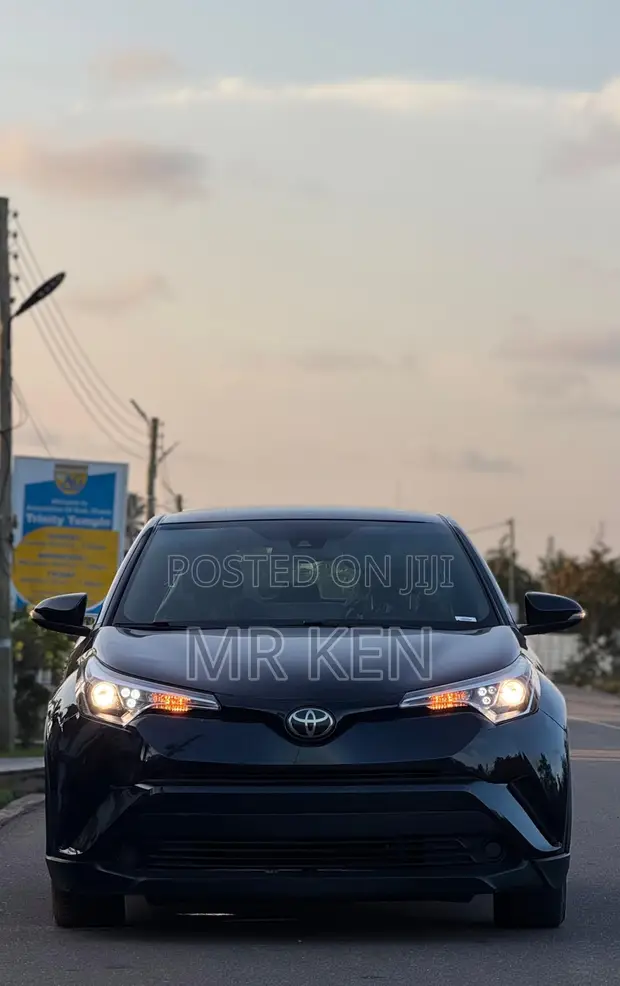 2019 Toyota C-HR XLE FWD Black - 1