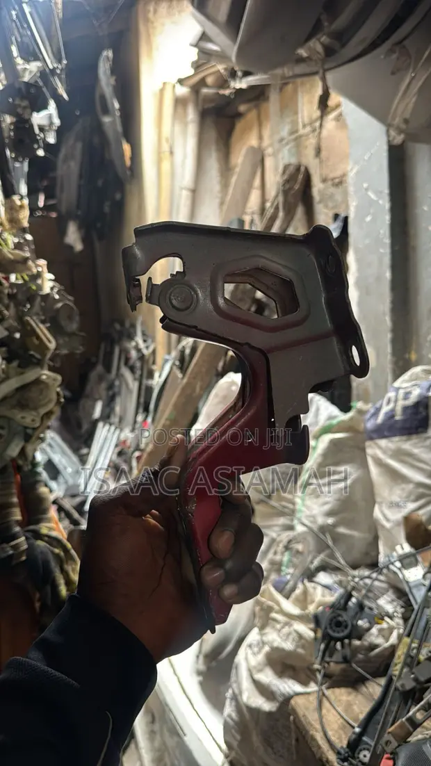 Toyota RAV4 Bonnet Hinge (2013-2018) - 1