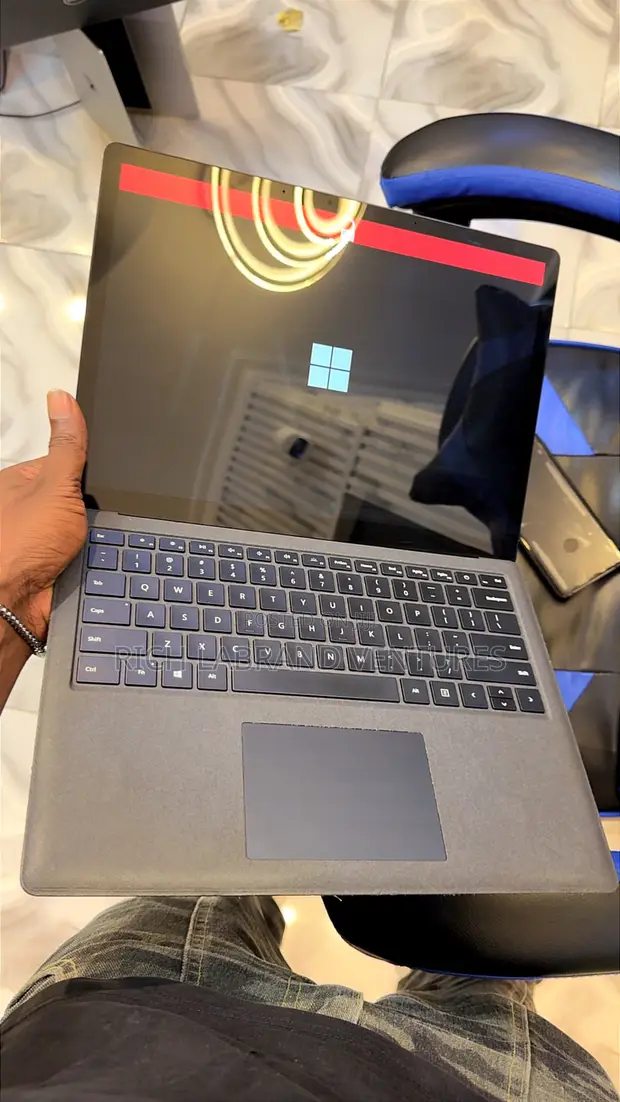 Microsoft Surface Laptop 8GB Intel Core i5 256GB SSD - 1