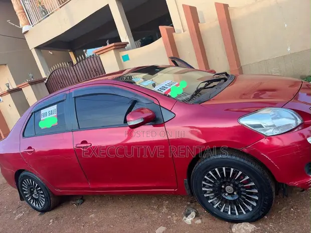 Toyota Belta 2011 Red - 1