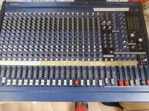 Yamaha MGFX 24 Analog Mixer