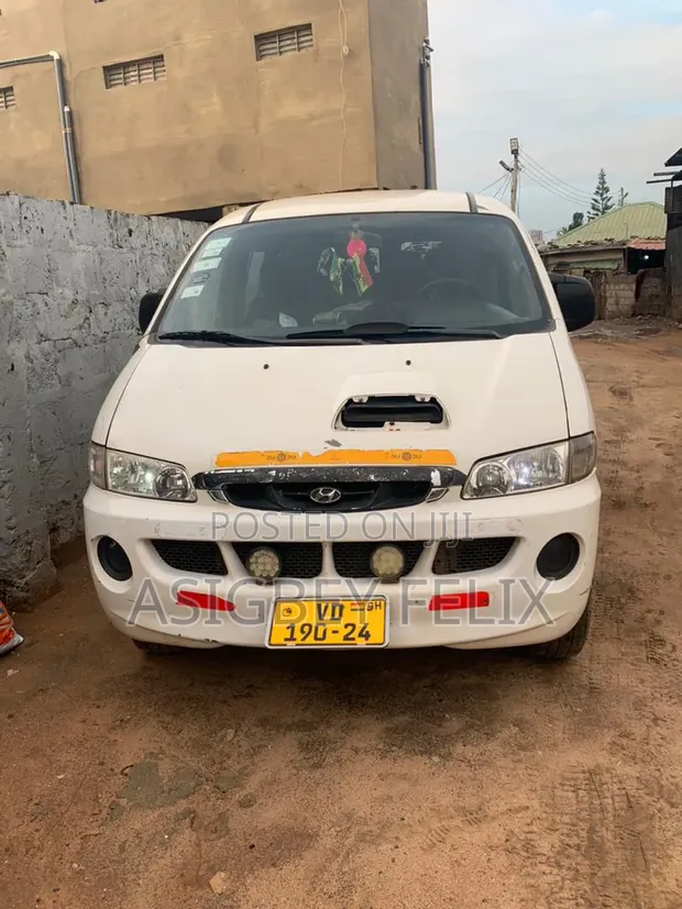 Hyundai H-100 2004 White - 1