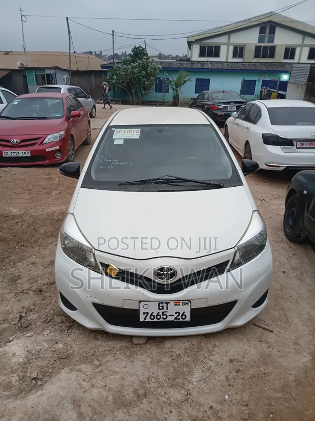Toyota Quantum 2014 White - 1