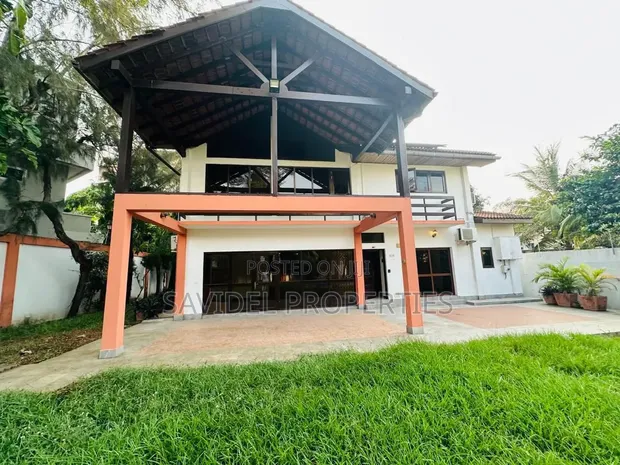4 Bedroom House with Boys Quarters & Pool in Cantonments - 1