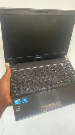 Toshiba Portege R700 Laptop - Intel Core i3, 4GB RAM, 500GB HDD