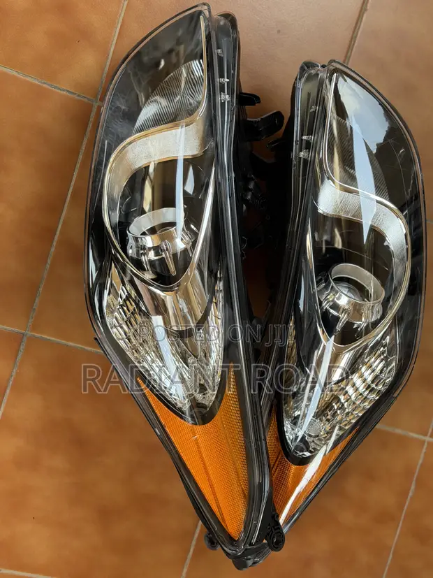 Hyundai Elantra GT Headlights - Brand New - 1