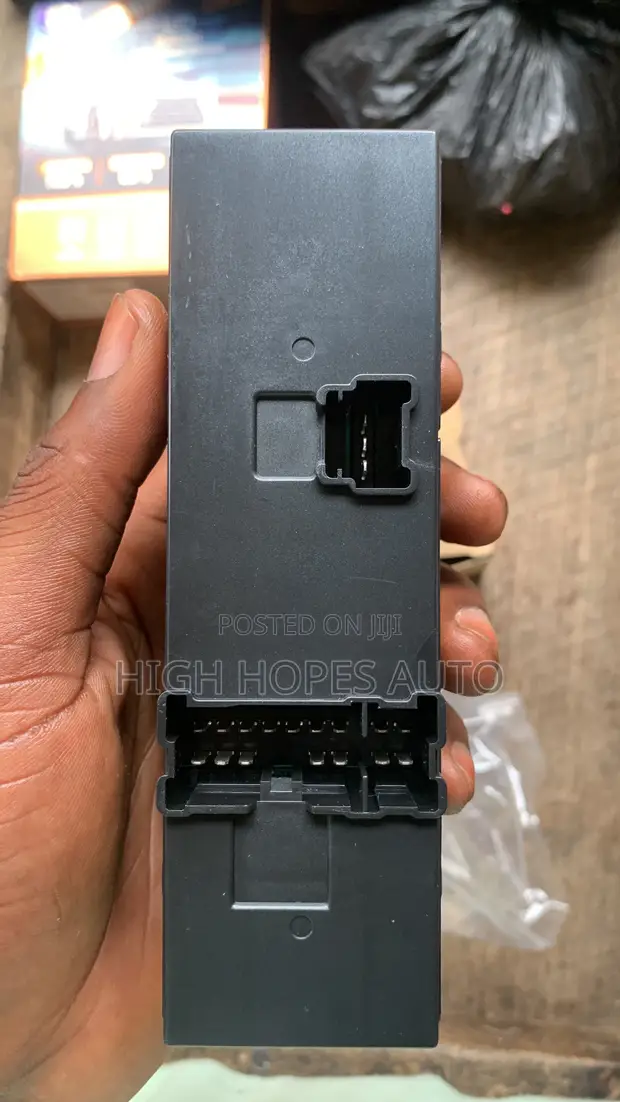 Nissan Rogue Master Door Switch - 1