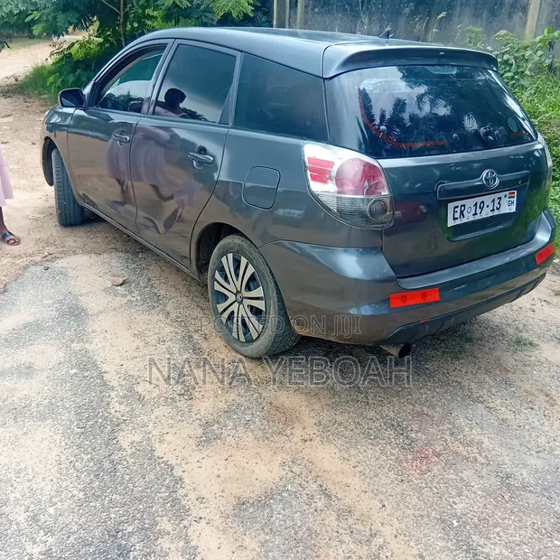 Toyota Matrix 2010 Gray - 1