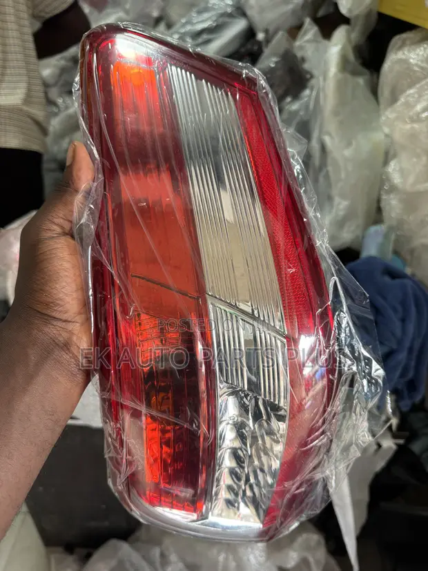 Toyota Camry Taillight (2007-2011) - 1