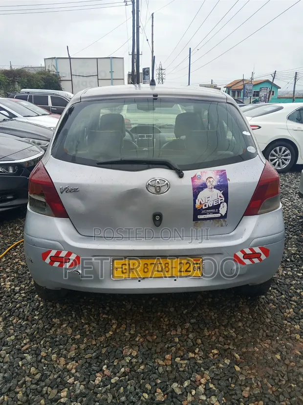 Toyota Vitz 2010 Silver - 1