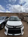 Toyota Voxy 2015 White - 2