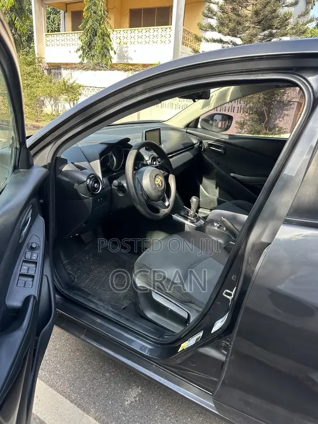 Toyota Yaris iA 1.5 FWD 2017 Gray - 1