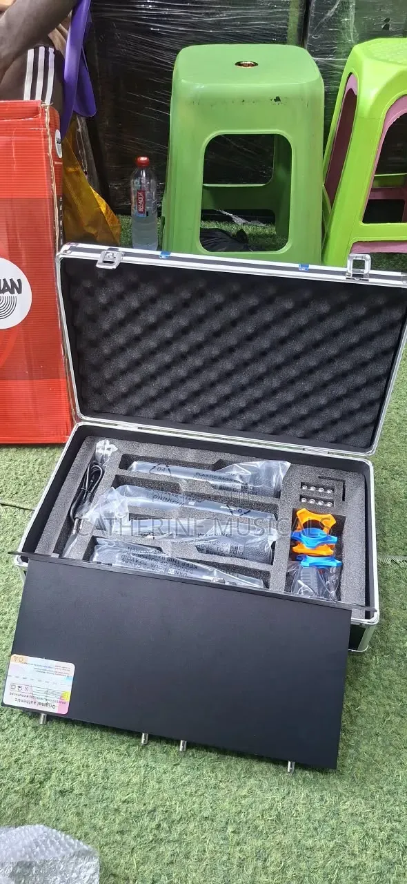 Shure 4-in-1 Microphone with Case - 1