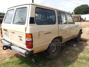 Toyota Land Cruiser Wagon 1983