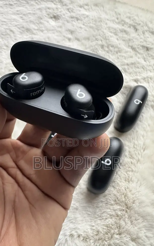 Original Beats Solo Buds - Wireless Earbuds - Matte Black - 1