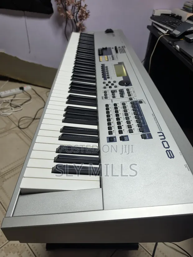 Yamaha MO8 Music Synthesizer - 1